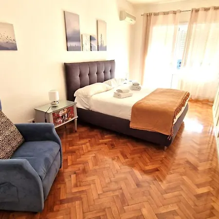 Garbatella Elegant דירה